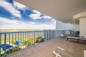 Terrace/patio - PENTHOUSE 3 BR! One Of A Kind! L@@K @ This BEACH VIEW!! (Gulf Shores)