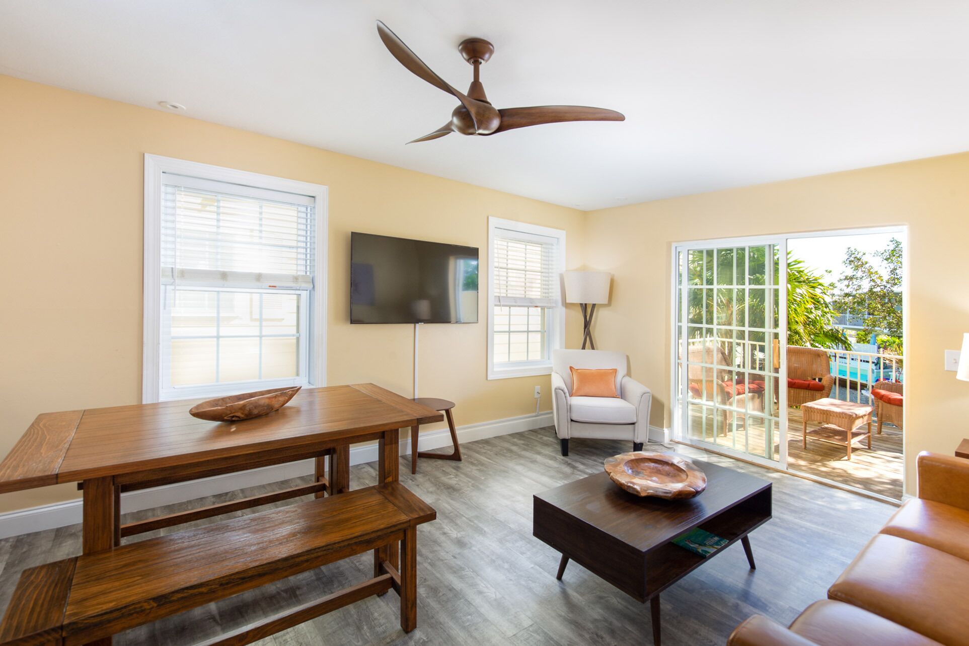 3 BEDROOM 3 BATHROOM ISLAND TOWN HOME (ENTIRE  HOME)