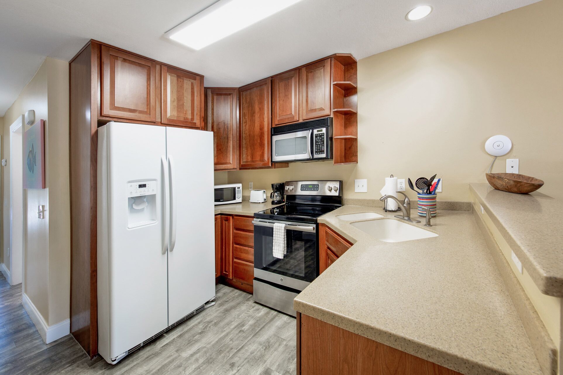 3 BEDROOM 3 BATHROOM ISLAND TOWN HOME (ENTIRE  HOME)