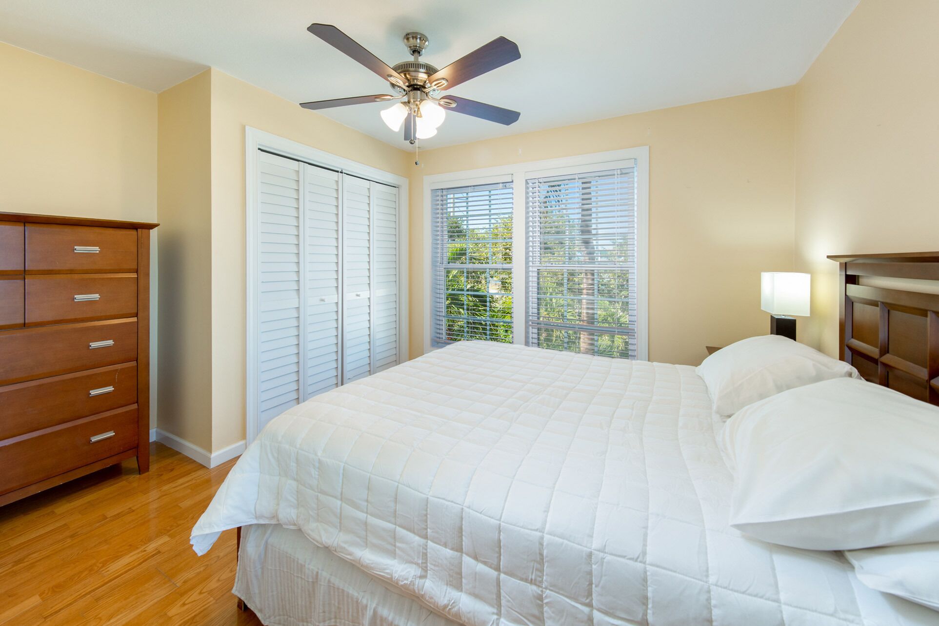 3 BEDROOM 3 BATHROOM ISLAND TOWN HOME (ENTIRE  HOME)