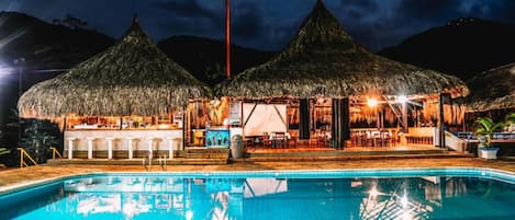 6 piscinas al aire libre, sillones reclinables de piscina