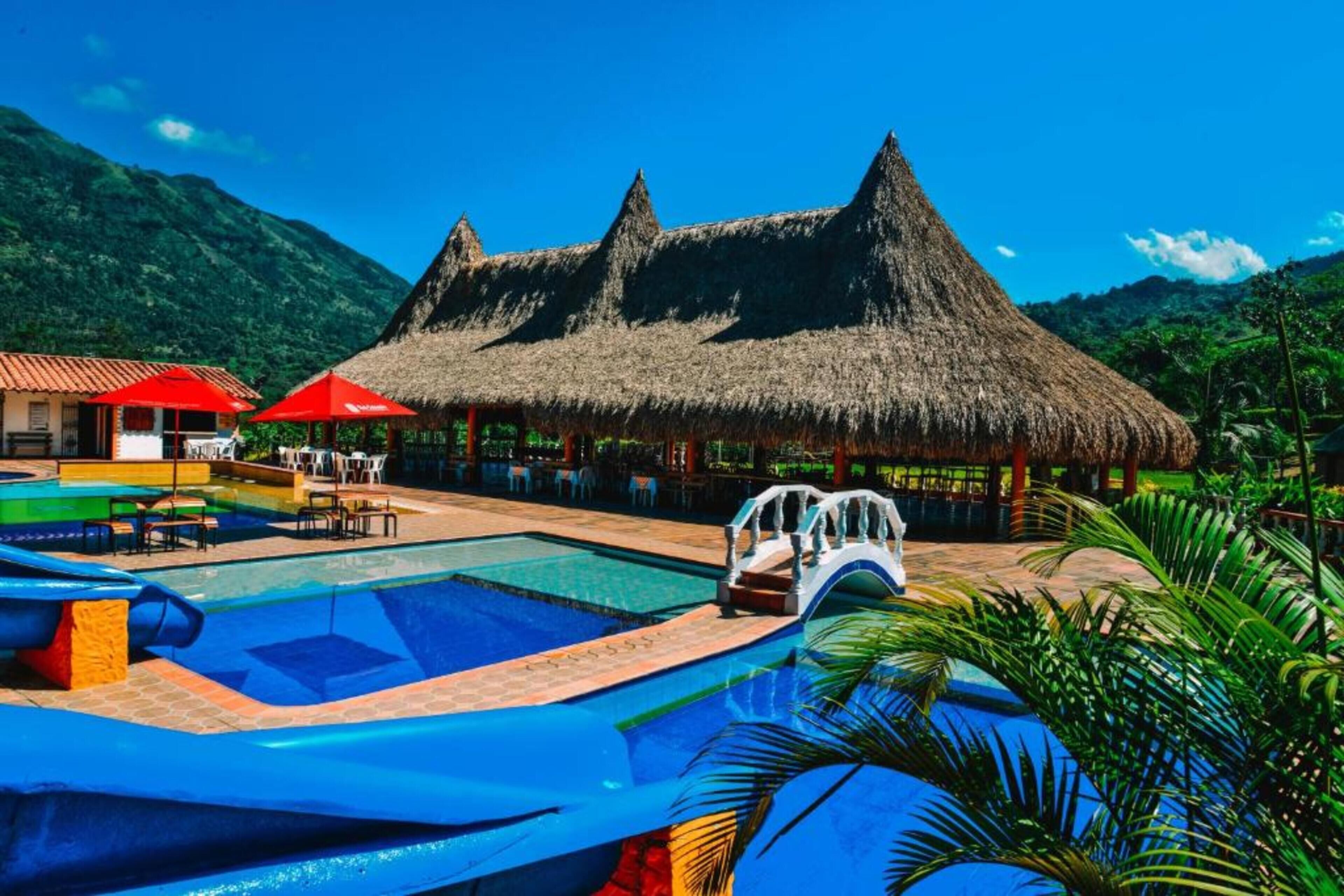 6 outdoor pools, open 8:00 AM to 10:00 PM, sun loungers