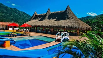 6 outdoor pools, open 8:00 AM to 10:00 PM, pool loungers