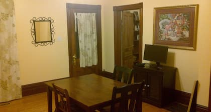 Spacious Victorian house, four bedrooms very close to all amenities