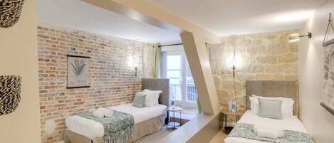 4 bedrooms, iron/ironing board, free WiFi, bed sheets