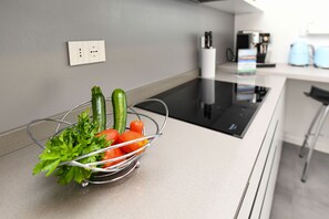 Fridge, oven, dishwasher, coffee/tea maker