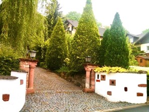 Property grounds - 3-room apartment on the edge of the Vogelberg, quiet south-facing slope, (Ortenberg)