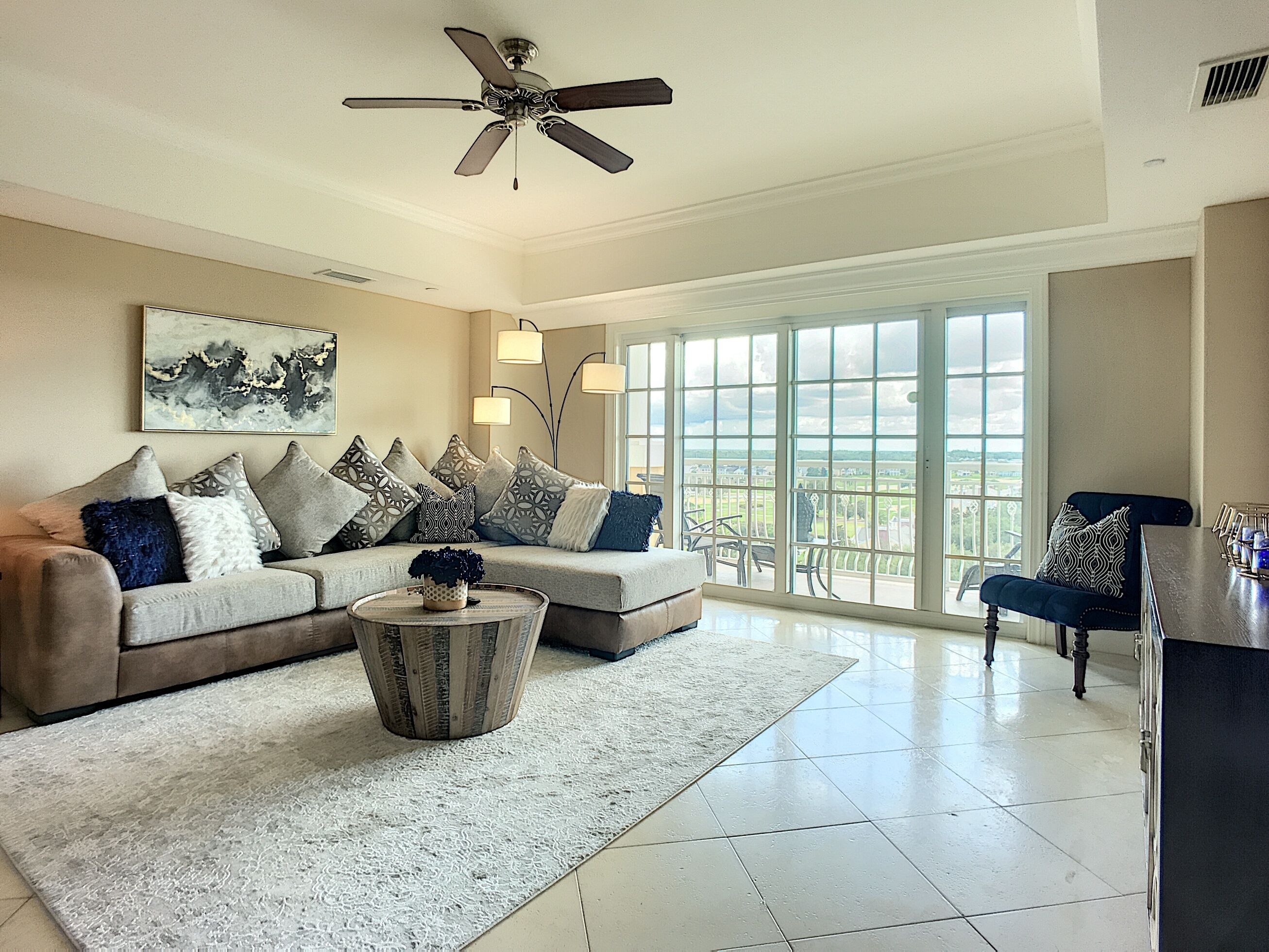 TV connectée, médiathèque, vidéothèque, chaîne hi-fi