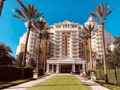 Luxurious Reunion Grande Superior Vacation Villa with 2 Master Bedroom Suites