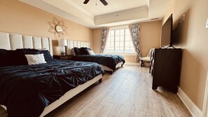 2 bedrooms, desk, iron/ironing board, free WiFi - Luxurious Reunion Grande Superior Vacation Villa with 2 Master Bedroom Suites (Reunion)