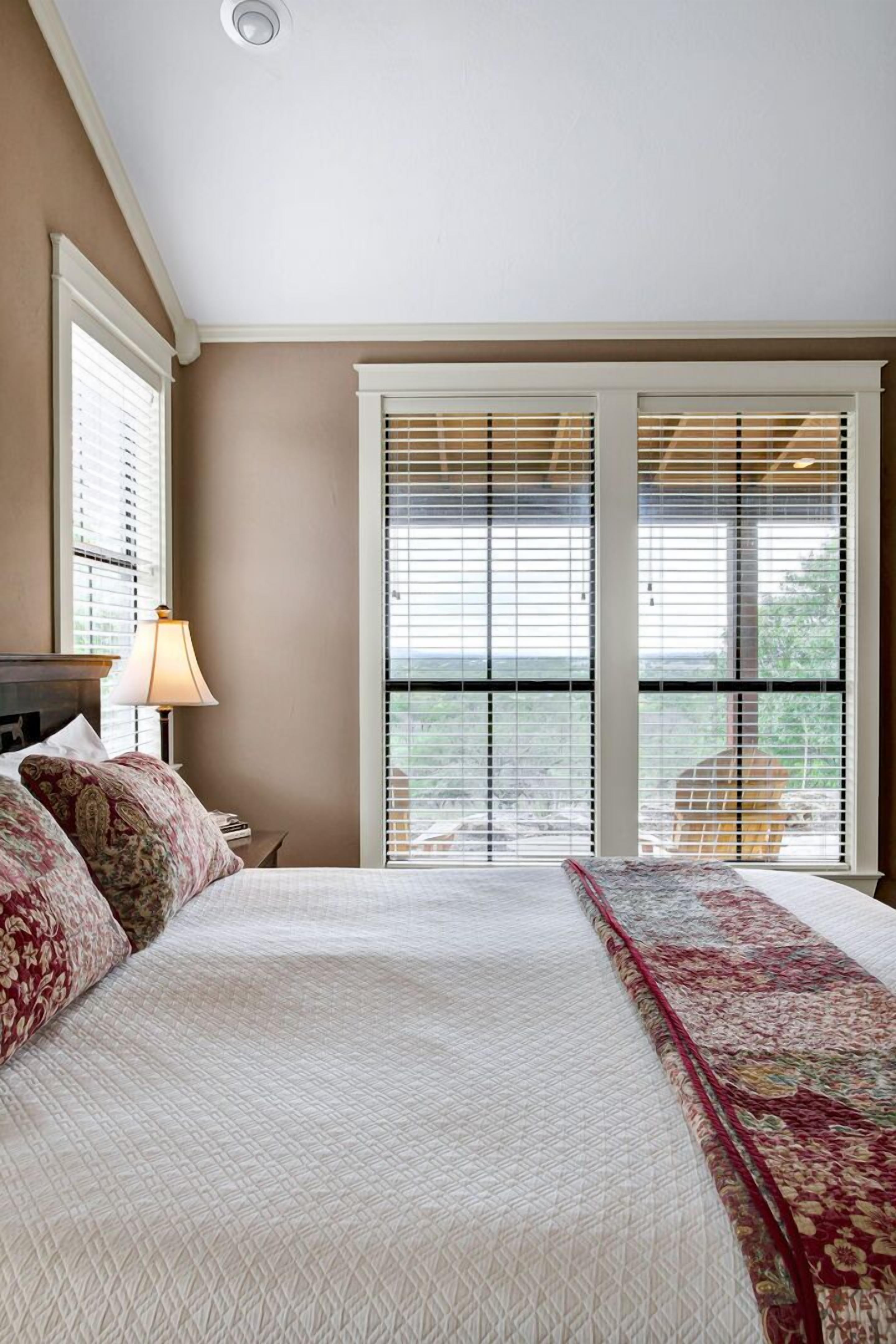 Oak Cabin at RRR  - A Birdy Vacation Rental