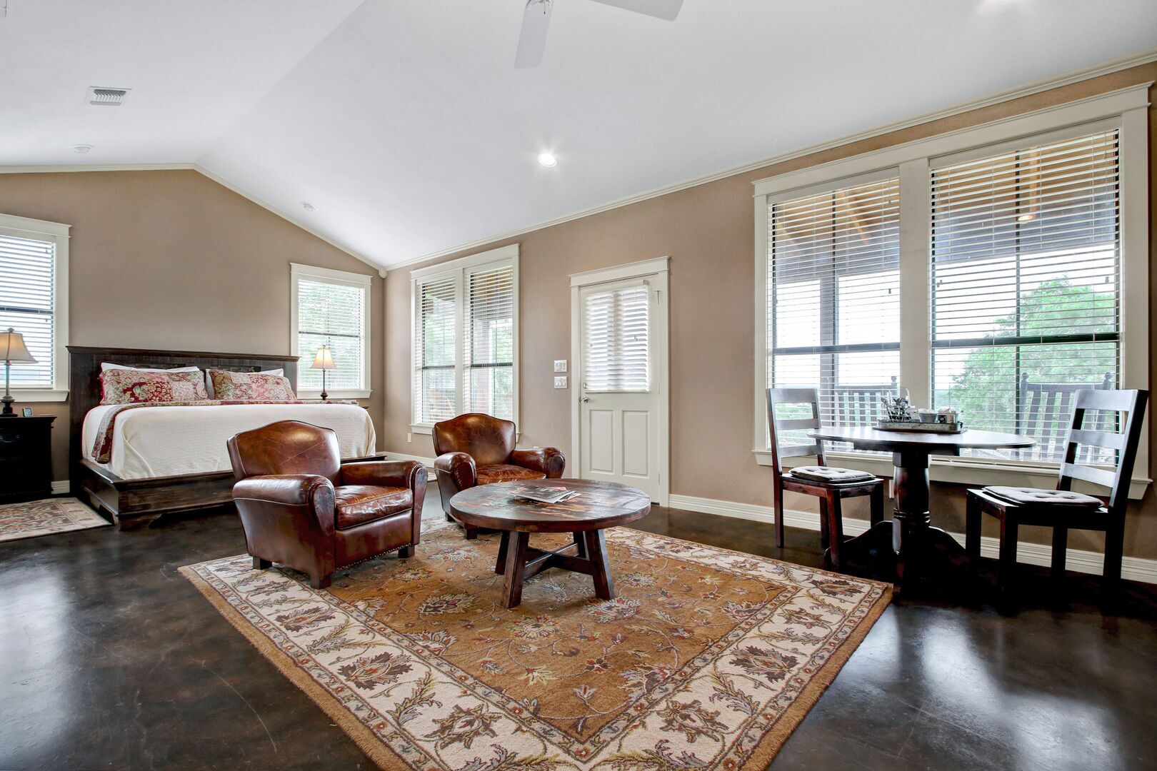 Oak Cabin at RRR  - A Birdy Vacation Rental