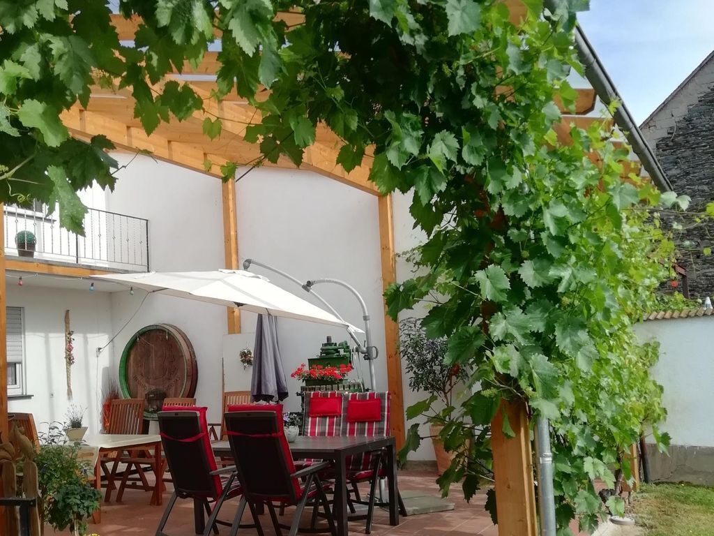 Weingut-Gästehaus E. Schmitz