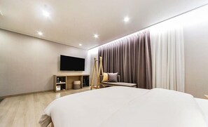 高級寝具、ピロートップベッド、客室ごとに異なる装飾、客室ごとに異なるインテリア