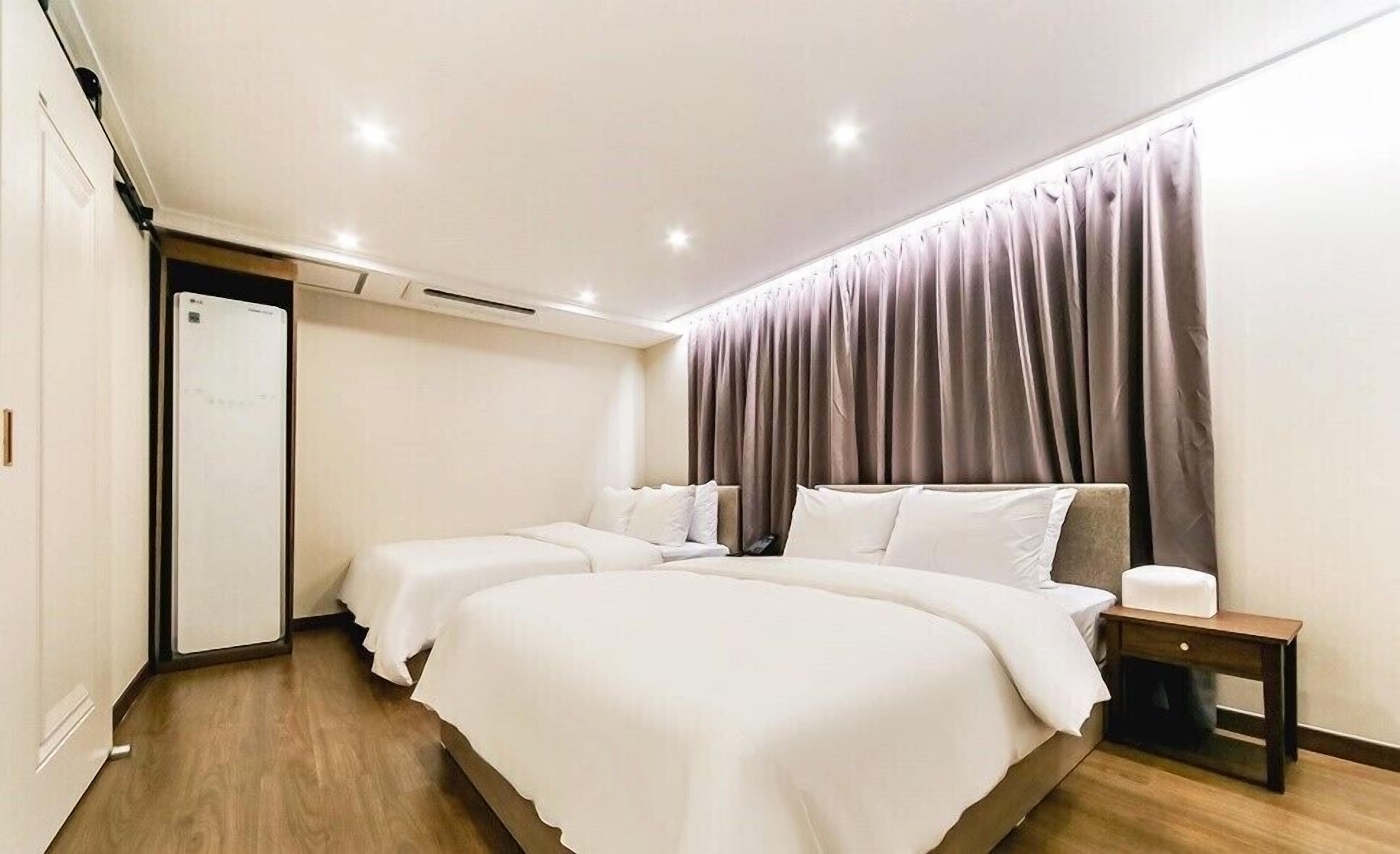 [moon light pkg] suite a - 1bath bomb , wash up accessory, sheet mask, coffee, 20%coupon for dinner | 1 bedroom, premium bedding, pillow-top beds, individually decorated