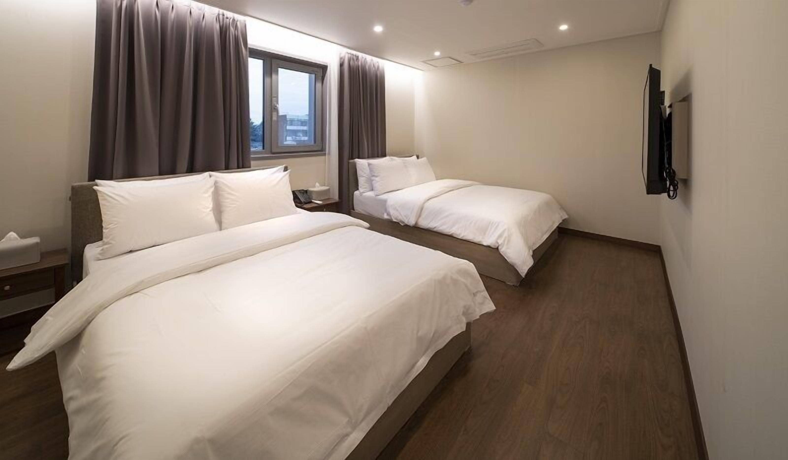 1 bedroom, premium bedding, pillow-top beds, individually decorated