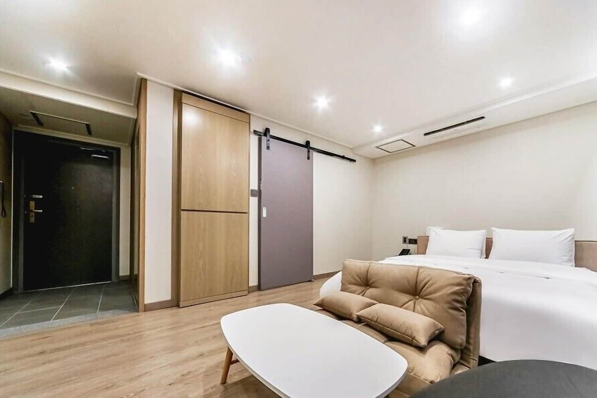 1 bedroom, premium bedding, pillow-top beds, individually decorated