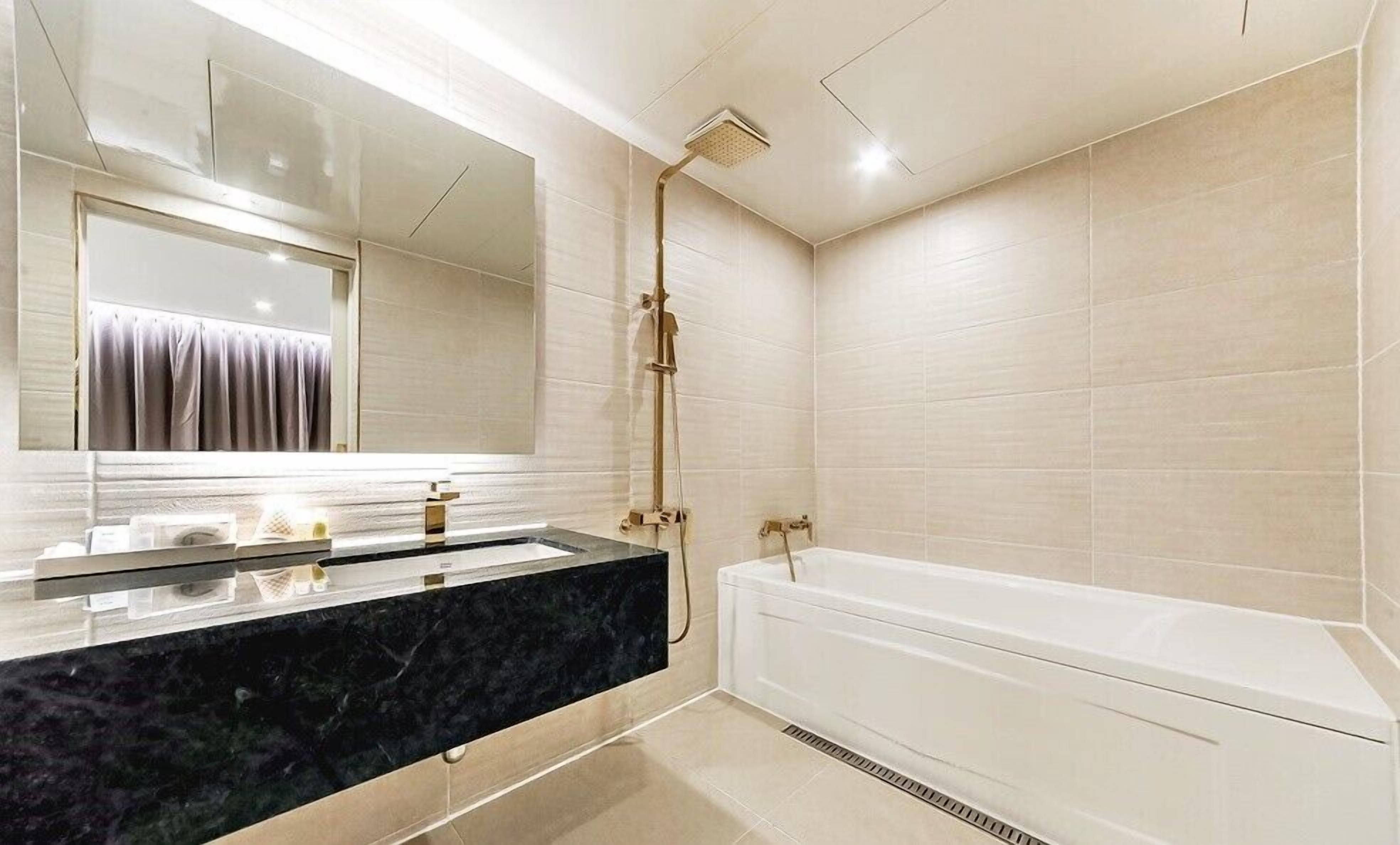 combined shower/bathtub, free toiletries, hair dryer, bathrobes