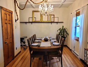 Dining - Centrally located in the NE Iowa Driftless Area! (Monona)