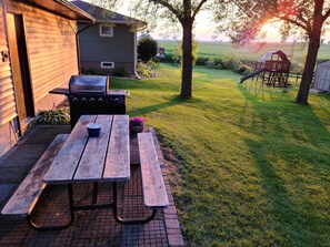 Outdoor dining - Centrally located in the NE Iowa Driftless Area! (Monona)