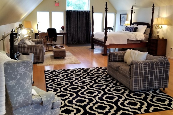 Welcome to the Summit View Penthouse, the 3rd floor loft apartment!