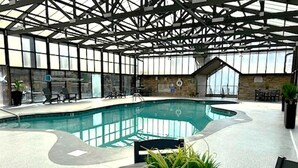 Pool - Best Location/HotTub/Resort Pool/Game Rm/Fast WiFi
Dollywood 2 minutes away! (Sevierville)