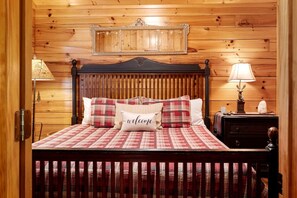 3 slaapkamers, een bureau, een strijkplank/strijkijzer, reisbedje