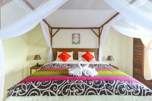 Standard Double Room | Desk, free WiFi, bed sheets - Sri Gunadi Bungalow (Penida Island)