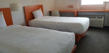 Cortinas blackout, tabla de planchar con plancha y wifi gratis 