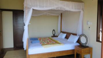 Deluxe Room | Free cribs/infant beds, free WiFi, bed sheets