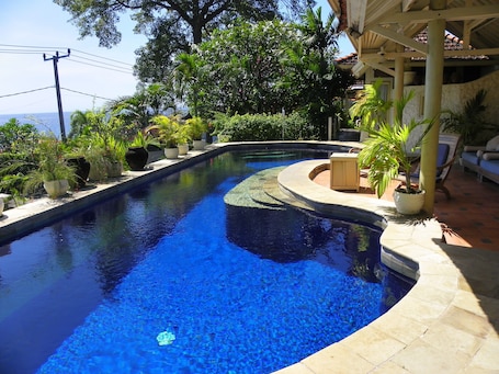 2 outdoor pools, sun loungers