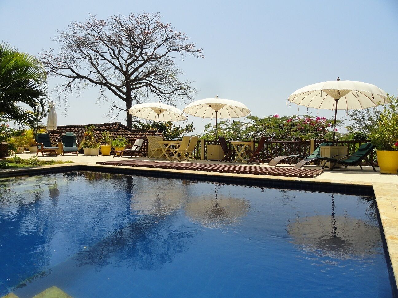 2 outdoor pools, sun loungers