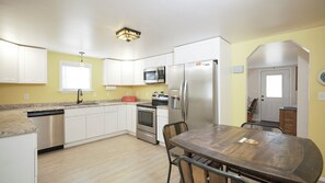 冰箱、微波炉、烤箱、炉灶