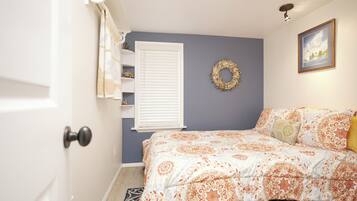 2 bedrooms, iron/ironing board, WiFi, bed sheets