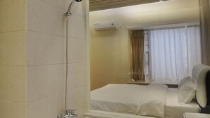 Suite Deluks | Kamar mandi | Shower, perlengkapan mandi gratis, pengering rambut, dan sandal