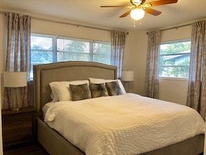 4 bedrooms, iron/ironing board, WiFi, bed sheets