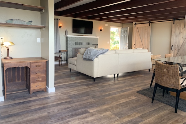 Smart TV, Netflix, DVD player, toys