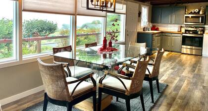 Little Beach Bungalow - just two blocks to beach! WIFI. Partial ocean views
