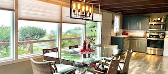Little Beach Bungalow - just two blocks to beach! WIFI. Partial ocean views