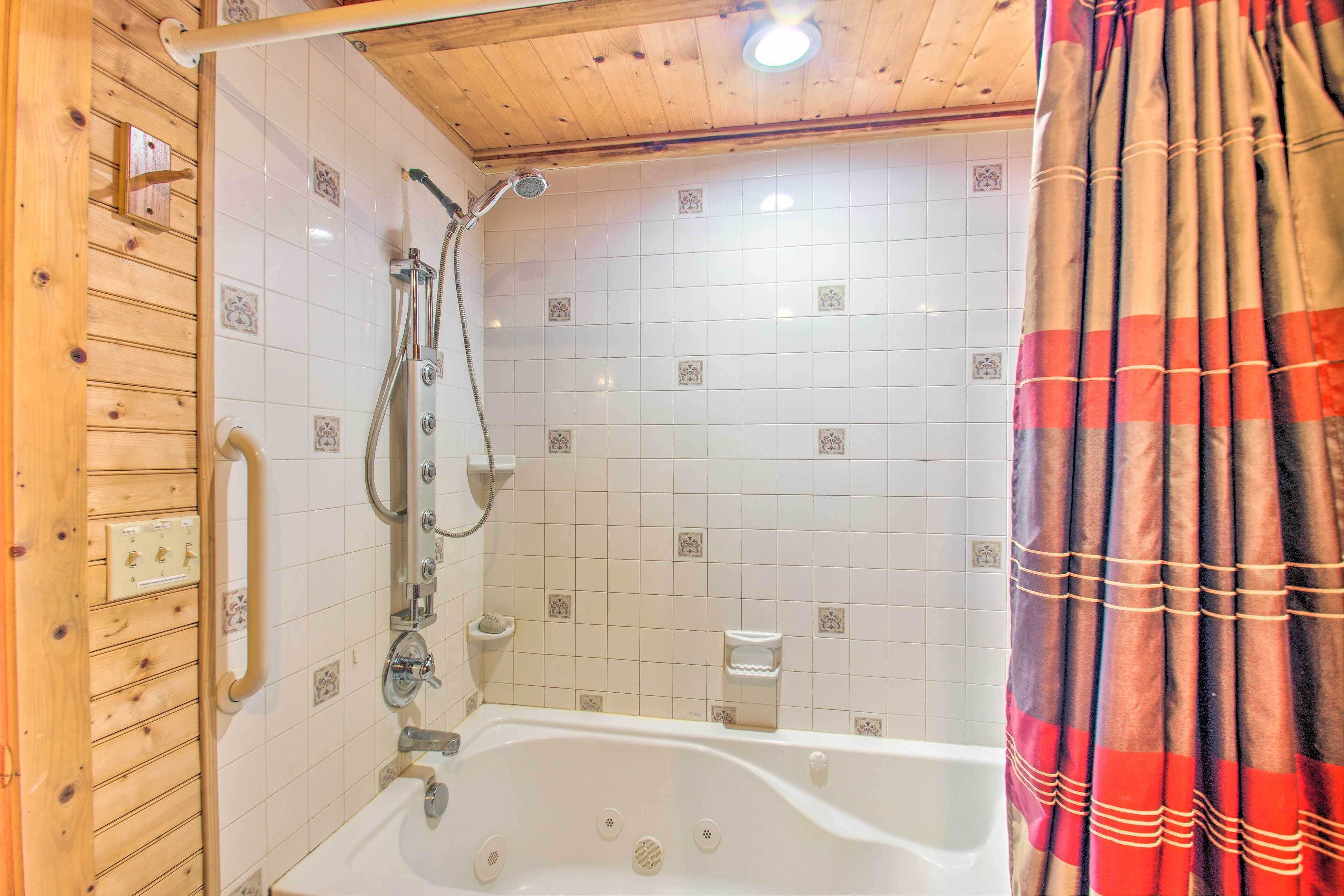 Garnerland in Luray Pet-Friendly Cabin w/ Porch