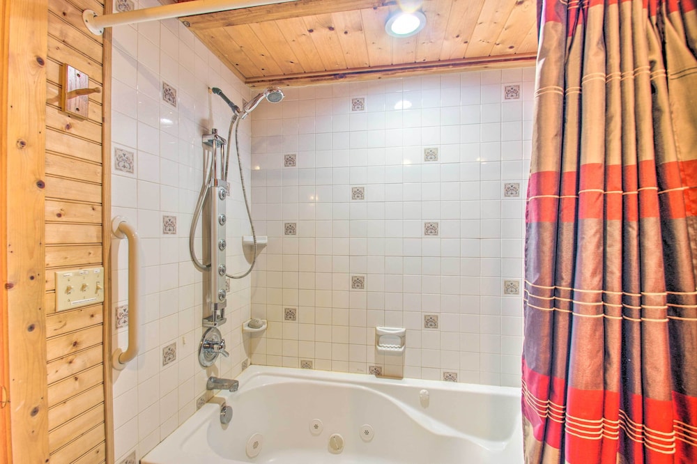 Garnerland in Luray Pet-Friendly Cabin w/ Porch