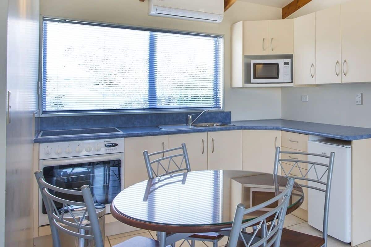 Queen Apartment | Private kitchen | Fridge, microwave, stovetop, electric kettle