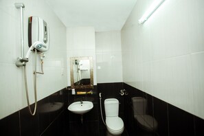 Bathroom - Lau 7 Hotel (Nha Trang)