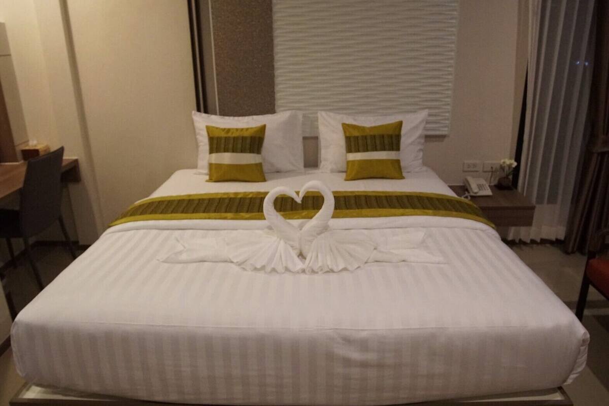 遮光窗帘、隔音、免费 WiFi、床单