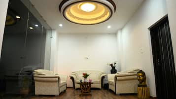 Coin salon dans le hall