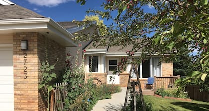 This spacious single home combines modern amenities with a cozy mountain feel