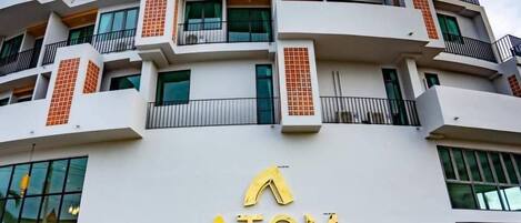 Vista frontal de la propiedad