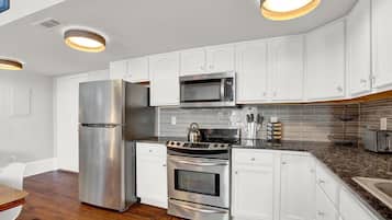 Frigorífic, microones, forn i placa de cuina