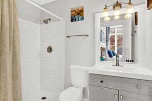 Shower, free toiletries, hair dryer, towels