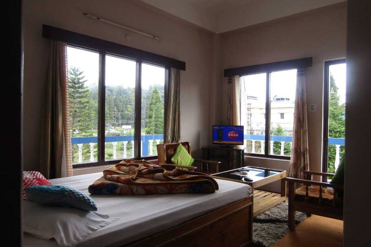 First Floor Lake View | 1 bedroom, desk, soundproofing, free WiFi